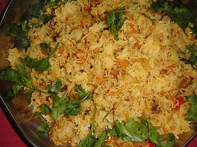 இந்த விலையில் பிரியாணியா? எங்கெல்லாம் கிடைக்கும்?